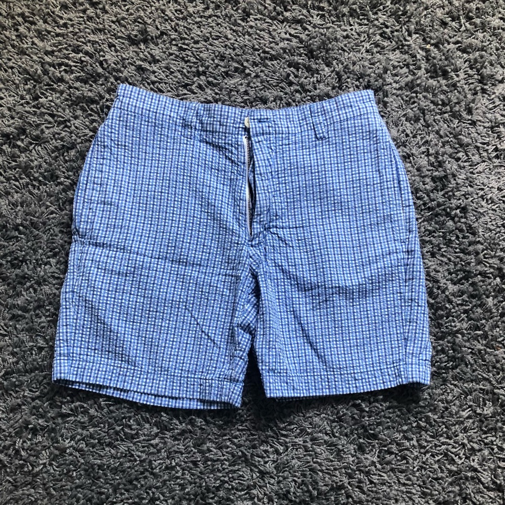 Vineyard vines men’s seersucker club shorts.